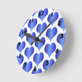 Horloge Ronde Conception de cœurs bleus (Angle)