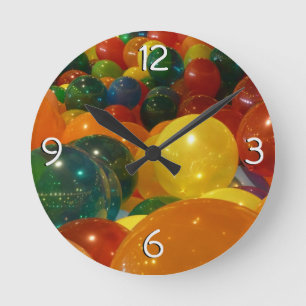 Horloge Ronde Conception de fête de ballons colorés
