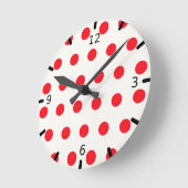 Horloge Ronde Conception rétro de point Polka rouge (Angle)