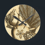 Horloge Ronde Coquilles neutres et collection de corail<br><div class="desc">Allez sous l'eau pour explorer la mer avec toutes ces différentes créatures marines. Cette oeuvre d'art vintage s'ajoute parfaitement aux amateurs d'anémones de mer. Obtenez votre impression artistique dès aujourd'hui sur votre produit.</div>