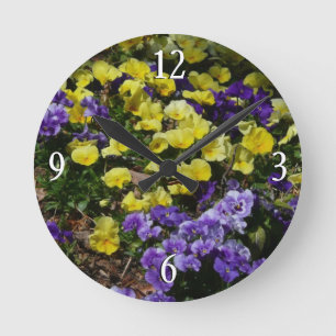 Horloge Ronde Coteau de panneaux violets et jaunes