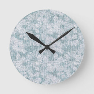 Horloge Ronde Cottage de Comté Velvety Blue Daisy 
