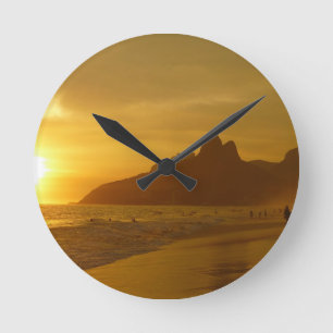 Horloge Ronde Coucher de soleil à la plage d'Ipanema au Brésil