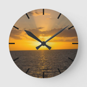 Horloge Ronde Coucher de soleil radieux sur l'océan