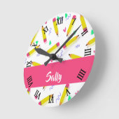 Horloge Ronde Crayons et rayures jaunes sur blanc (Angle)