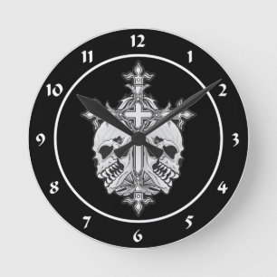 Horloge Ronde Croix gothique avec des crânes