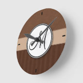 Horloge Ronde Cuir Brown Damas avec stries et Monogramme (Angle)