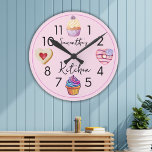 Horloge Ronde Cuisine Aquarellée Cuisine rose personnalisée<br><div class="desc">Horloge murale personnalisée de la cuisine avec douceurs d'aquarelle mignonne-cupcakes et cookies.</div>