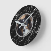 Horloge Ronde Custom Photo On Faux Black Marble Texture Look (Angle)