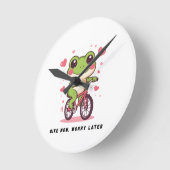 Horloge Ronde Cute Frog Riding Bicycle | Funny Frog Lover Gift (Angle)