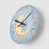 Horloge Ronde Cute Kawaii Space - Astronaut and Smiling Moon (Angle)