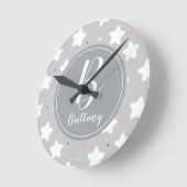 Horloge Ronde Cute Night Sky with Custom Monogram et nom (Angle)