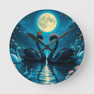 Horloge Ronde Cygnes noirs élégants sous le lac de nuit de plein