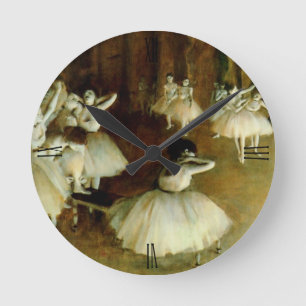 Horloge Ronde Dancers On Stage