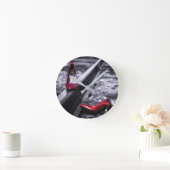 Horloge Ronde Débranchez vos chaussures chaussures rouges sur le (Maison)