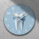 Horloge Ronde Dentiste Office moderne dentaire et d'eau Soins de<br><div class="desc">Soins dentaires de bureau Soins dentaires modernes de dents et d'eau Horloges.</div>