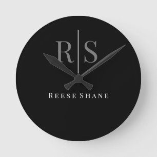 Horloge Ronde DIY Élégant Monogramme Gris & Nom Blanc, Noir
