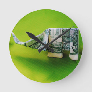 Horloge Ronde Dollar facture origami éléphant sur arrière - plan