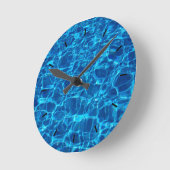 HORLOGE RONDE EAU. REGARDER L'EAU DE L'OCÉAN BLEU CLAIR (Angle)