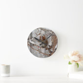 Horloge Ronde Écureuil d'hiver, neige et baies rouges Conception (Maison)