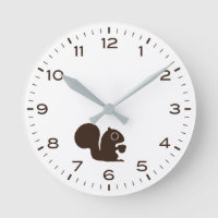 Écureuil mignon avec heures et minutes