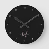 Horloge Ronde Élégant Noir Noir Blush Pink Script Monogramme (Recto)