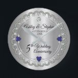 Horloge Ronde Elégant Sapphire Diamonds 5e anniversaire Mariage<br><div class="desc">Une élégance opulente encadre ce 5ème anniversaire mariage dans un design diamant à coquille unique avec un diamant central en larme avec des accents saphir en forme de coeur et des étincelles imitation ajoutées sur un dégradé argenté. Veuillez noter que tous les embellissements sont imprimés et ne sont faits que...</div>