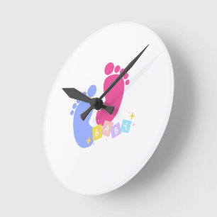 Horloge Ronde Empreintes de bébé rose et bleu et blocs