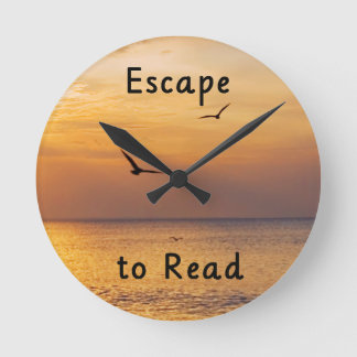 Horloge Ronde Escape to Read Wall Clock | Book Lover Quote