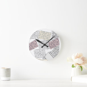 Horloge Ronde Esthétique Magazine - Style Rétro Editorial