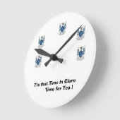 Horloge Ronde Étaient sur Clare Time-Time pour un Cuppa. (Angle)