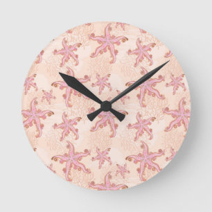 Horloge Ronde Étoiles de mer et motif en pastel rose de corail