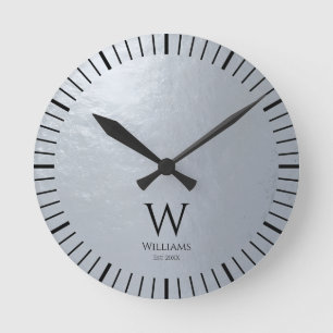 Horloge Ronde Faux monogramme et nom en gris métallisé noir