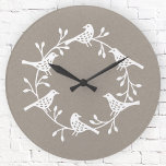 Horloge Ronde Festif Oiseau et Fleur Scandi Wreath<br><div class="desc">Une couronne d'oiseaux et de fleurs scandinaves modernes. Blanc sur neutre.</div>