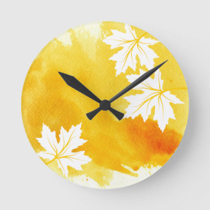 Horloge Ronde Feuilles d'érable modernes à l'aquarelle jaune
