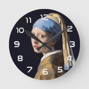 Horloge Ronde Fille avec une oreille de perle Portrait vintage