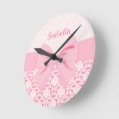 Horloge Ronde Fille Elegant Rose Damask Wrap Bow Personnalisé (Angle)