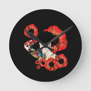 Horloge Ronde Fille tatouée au milieu des fleurs de pavot Art pa