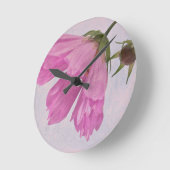 Horloge Ronde Fleur Cosmo rose texturée (Angle)