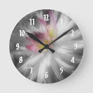 Horloge Ronde Fleur Dahlia En Noir Et Blanc