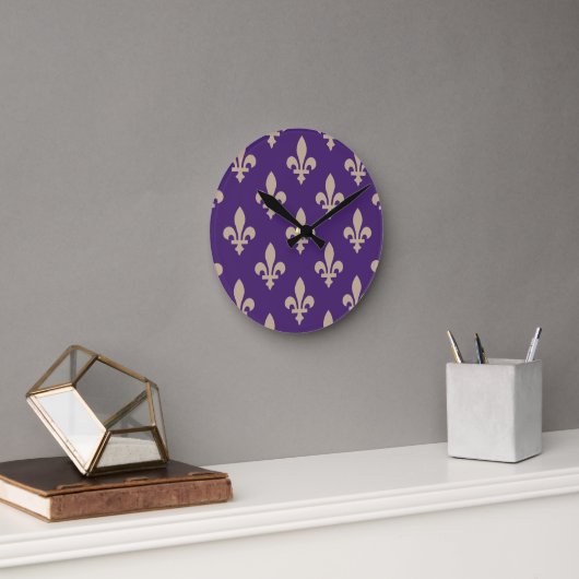 Horloge Ronde Fleur de Lis Motif, Royal French Creative on Purpl (Bureau)