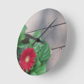 Horloge Ronde Fleur rouge de marguerite de Gerber (Angle)