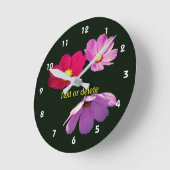 Horloge Ronde Fleurs de cosmos en suspension personnalisées (Angle)