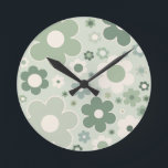 Horloge Ronde Fleurs rétro Sage Vert Abstrait Floral<br><div class="desc">Fleurs rétro : art floral - motif de fleurs vert sauge.</div>