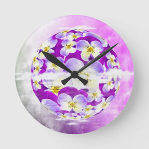 Horloge Ronde Flore motif violet simple et subtile