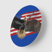 Horloge Ronde Flying Bald Eagle USA Patriotic Gift (Angle)