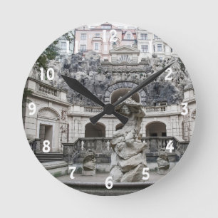 Horloge Ronde Fontaine avec statue de Neptune à Prague