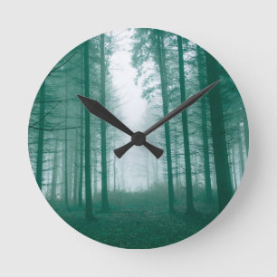 Horloge Ronde Forêt fantastique avec brouillard en vert