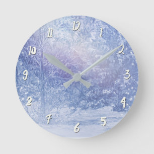 Horloge Ronde Forêt hivernale Pins Flocons de neige Bois enneigé