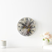 Horloge Ronde Fractale florale, fleur Imaginaire aux couleurs de (Maison)
